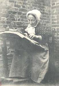 http://www.fioretombolo.net/merlettaie_file/image016.jpg