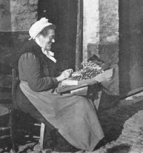 http://www.fioretombolo.net/merlettaie_file/image018.jpg