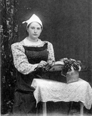 http://www.fioretombolo.net/merlettaie_file/image024.jpg