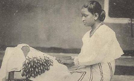 http://www.fioretombolo.net/merlettaie_file/image032.jpg