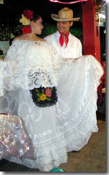 whiteskirt-dancers