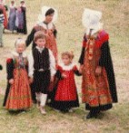 http://www.vallevaraita.cn.it/estate/costumi.jpg